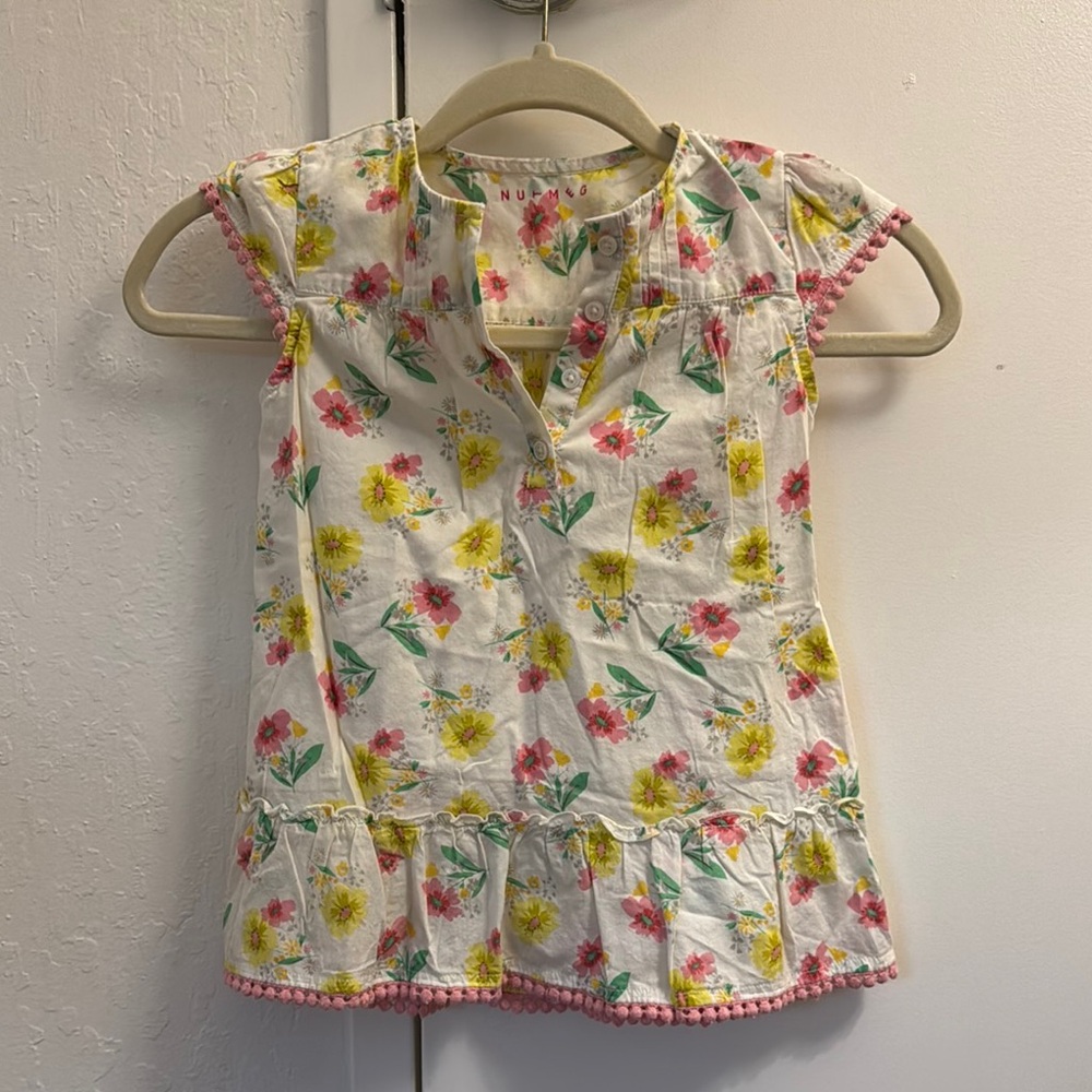 Nutmeg Pink and Yellow Sleeveless Blouse with Ruffled Neckline Size 5/6